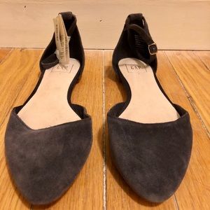 BRAND NEW Gap Flats